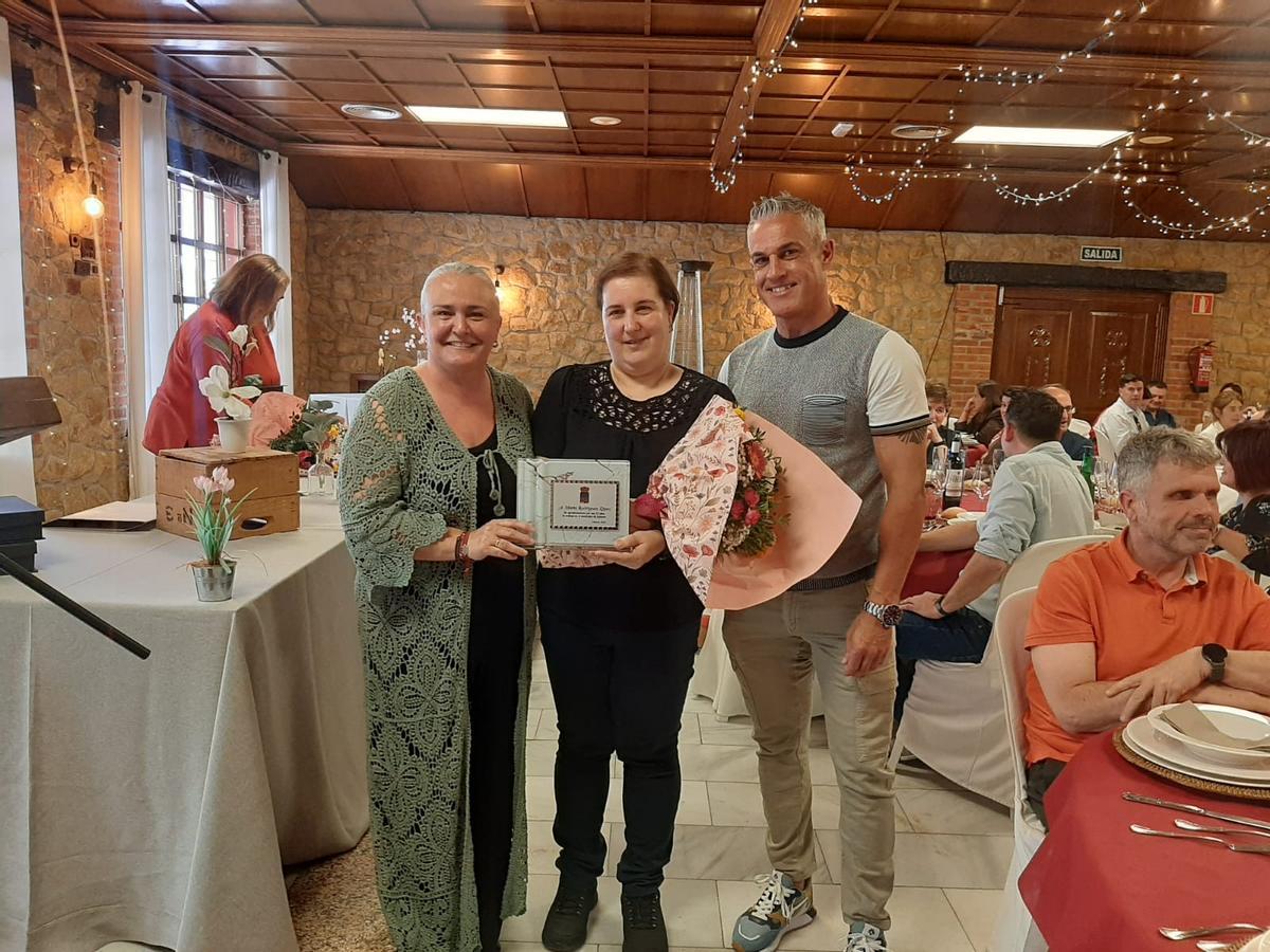 Llanera homenajea a los funcionarios por Santa Rita