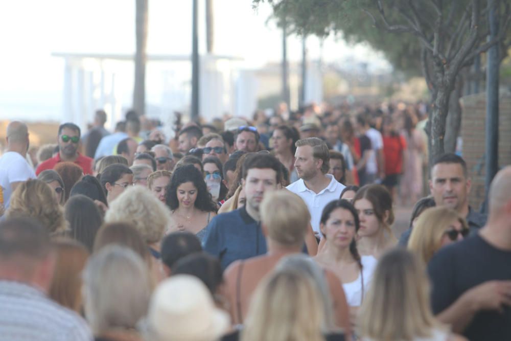 Gran expectación ante el único concierto de Jennifer Lopez en España. Se han formado largas colas hasta la apertura de las puertas del recinto del Marenostrum Castle Park, escenario del concierto.