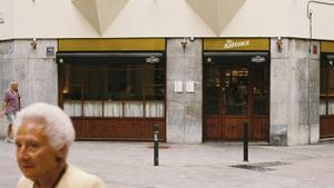Els traspassos de restaurants i bars a BCN cauen a 873 el 2025