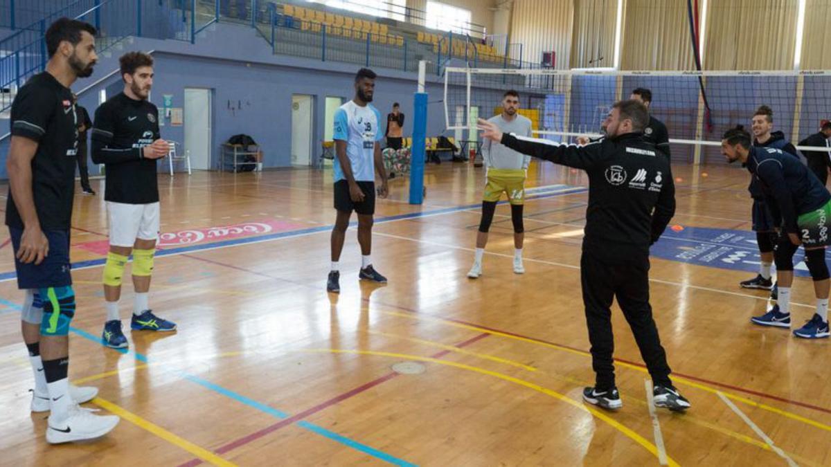 Un instante del entreno de ayer del equipo en es Viver. | VICENT MARÍ