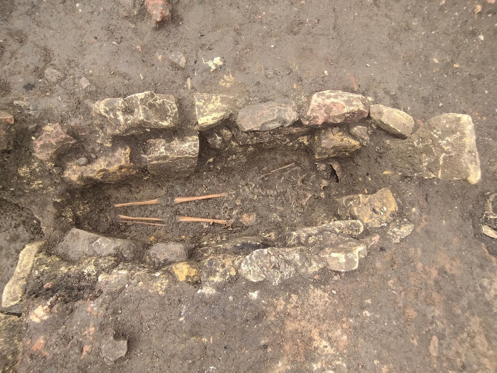 Halladas 18 tumbas en Llanera, en una campaña excepcional en Lucus