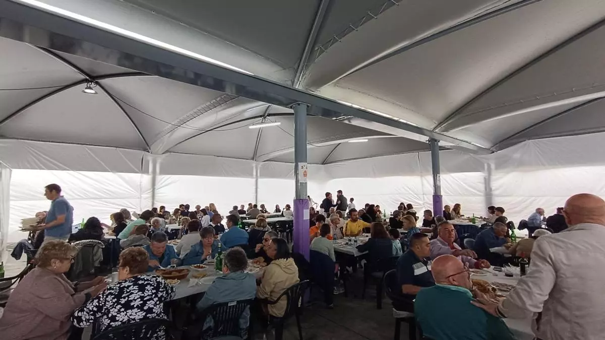 Noreña se vuelca con la espicha solidaria anual de la Asociación Contigo
