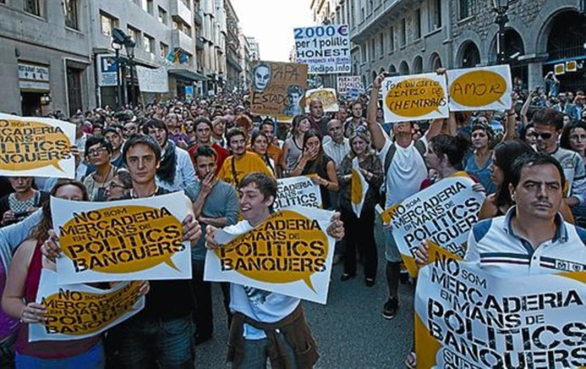 Manifestació a Barcelona contra polítics i banquers.