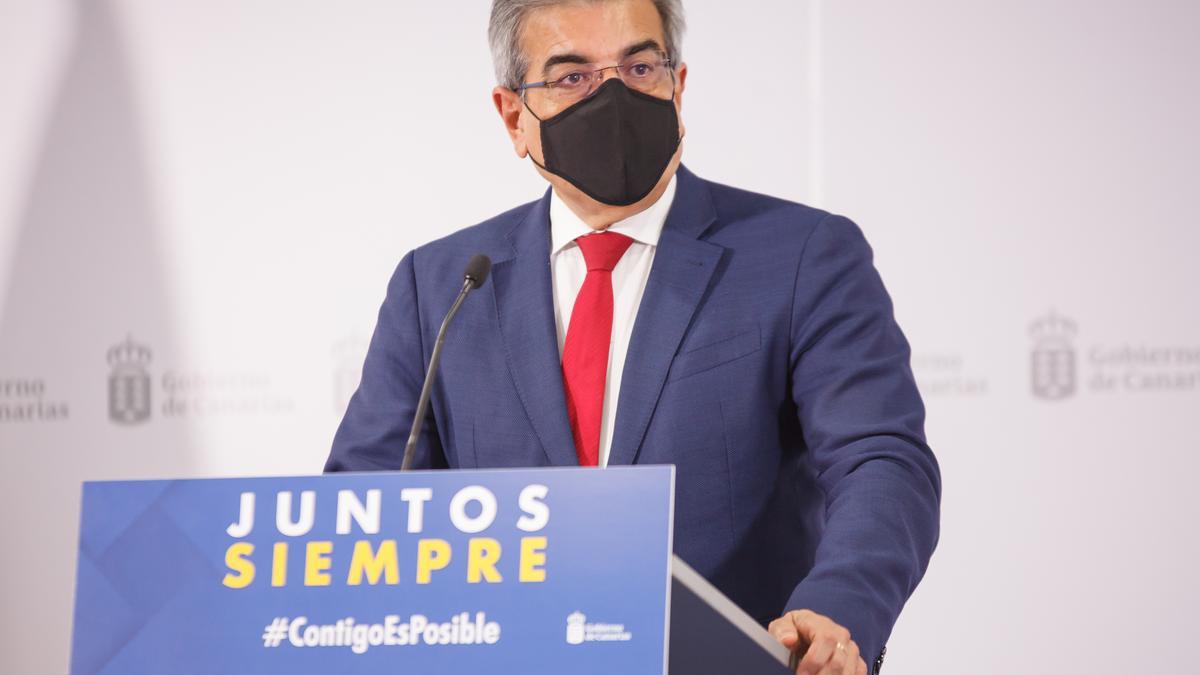 Román Rodríguez firman el convenio para elaborar un sociobarómetro para Canarias