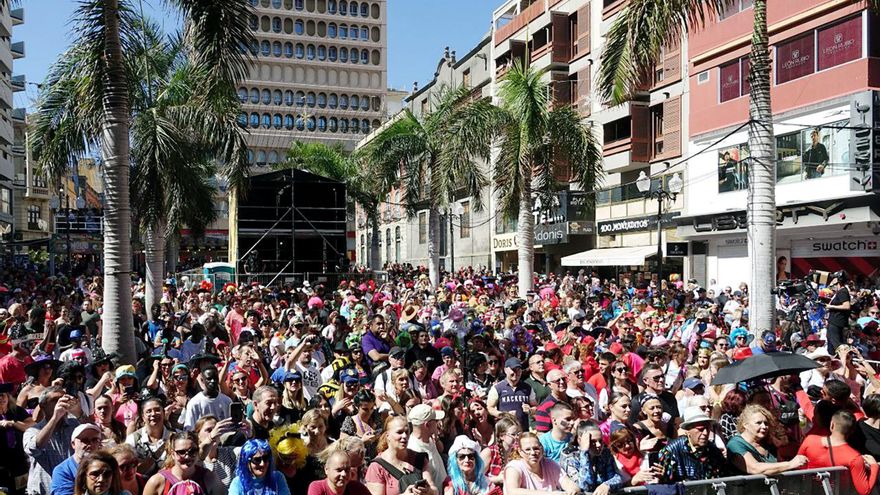 El Carnaval de Día de Santa Cruz de Tenerife toma este domingo la calle con miles de carnavaleros