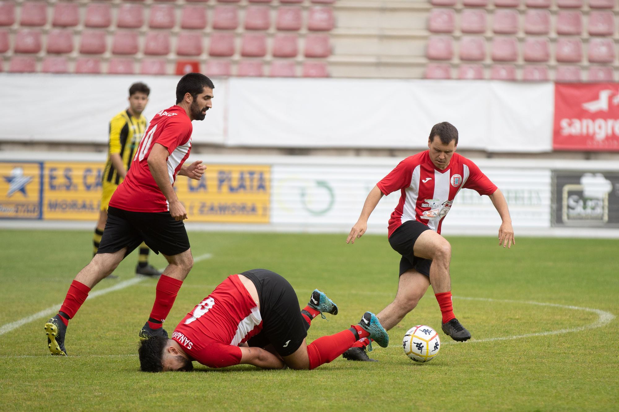 GALERIA | El Moraleja CF levanta la Copa de Los Valles ante Sanabria