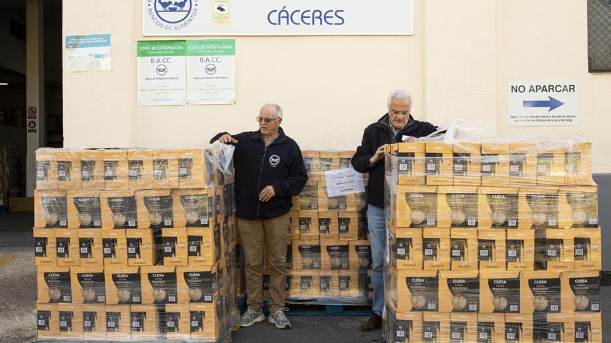 Arema dona 3.600 litros de leche al Banco de Alimentos de Cáceres