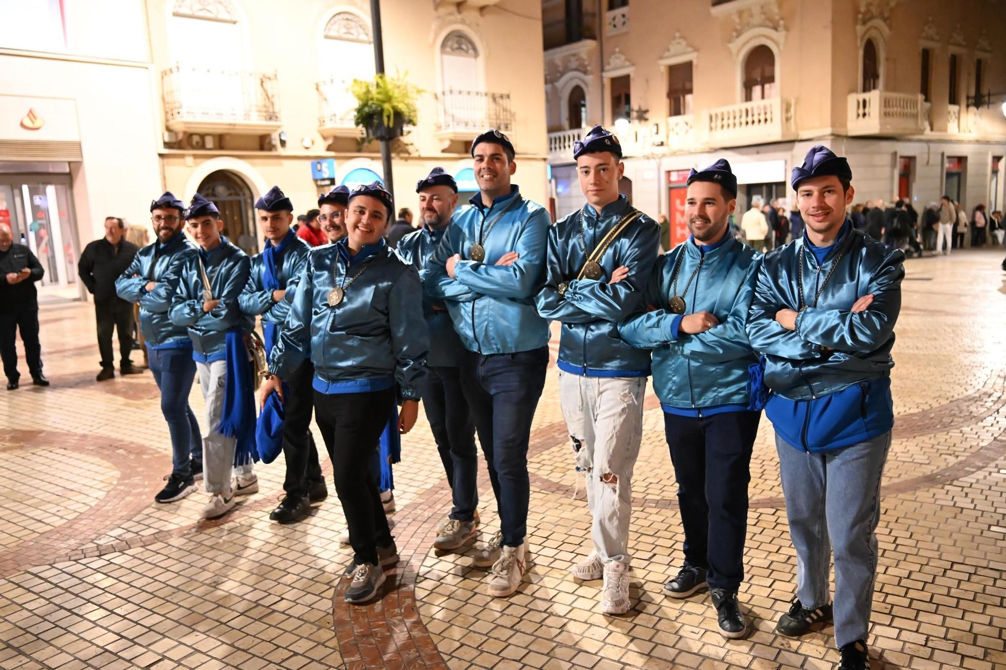 Los Moros y Cristianos desfilan por las calles de Elche en la Entraeta del Mig Any
