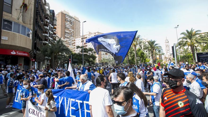 La afición del Hércules protesta por la mala situación del club