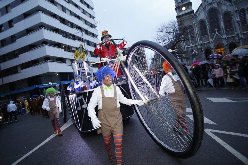 Desfile del martes de Carnaval en el Antroxu de Avilés