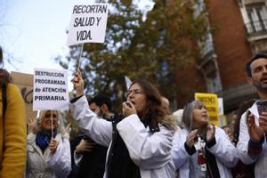 Metges de Catalunya i Salut acosten posicions i continuaran negociant dilluns, a dos dies de la vaga