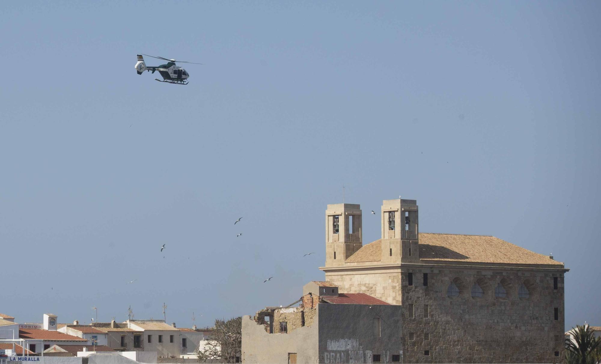 El GAR de la Guardia Civil y el Servicio de Prevención y Extinción de Incendios de los Bomberos de Alicante protagonizan en Tabarca un llamativo simulacro de emergencia