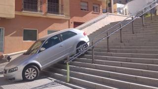 Nuevo despiste al volante en las escaleras del Santuario de la Victoria