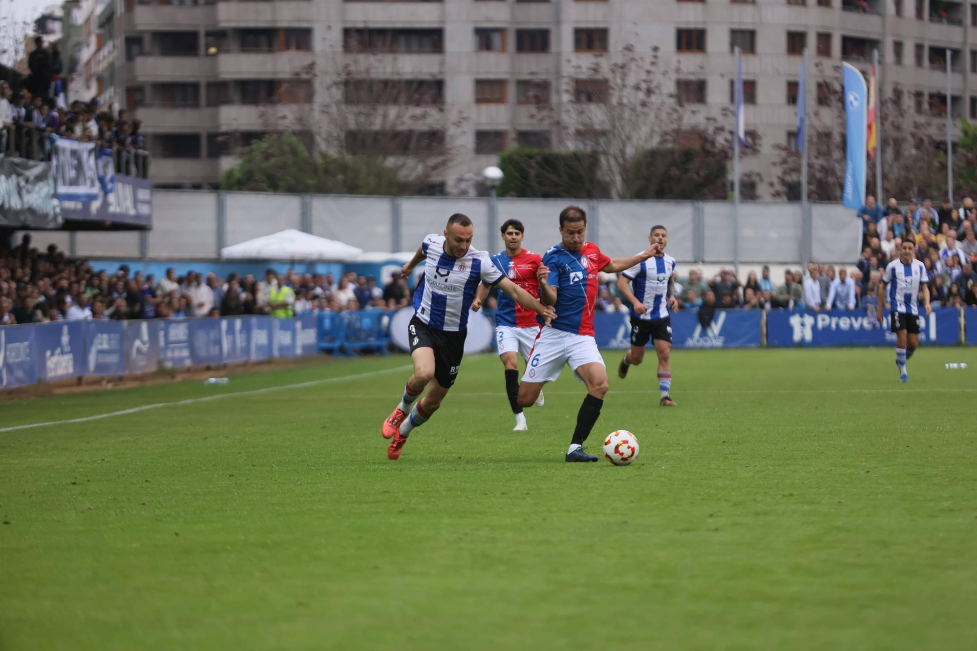 EN IMÁGENES: La final por el ascenso entre Avilés y Rayo Majadahonda vivida en el Suárez Puerta