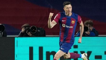 Robert Lewandowski celebra uno de sus goles con el Barça en la temporada 2023/24