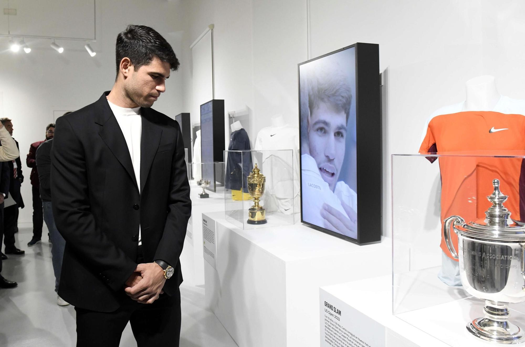 Así ha sido la inauguración de la exposición de Carlos Alcaraz en la Cárcel Vieja de Murcia