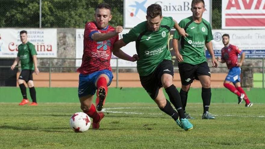 Un lance del partido jugado ayer en O Espiñedo. // Brais Lorenzo