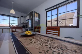 Casa con apartamento independiente y vistas a la montaña