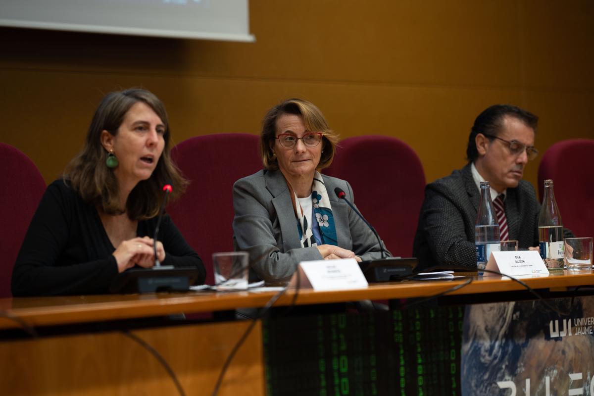 La rectora, Eva Alcón, en la inauguración del Congreso Bluecom, junto a su director Francisco Fernández Beltrán
