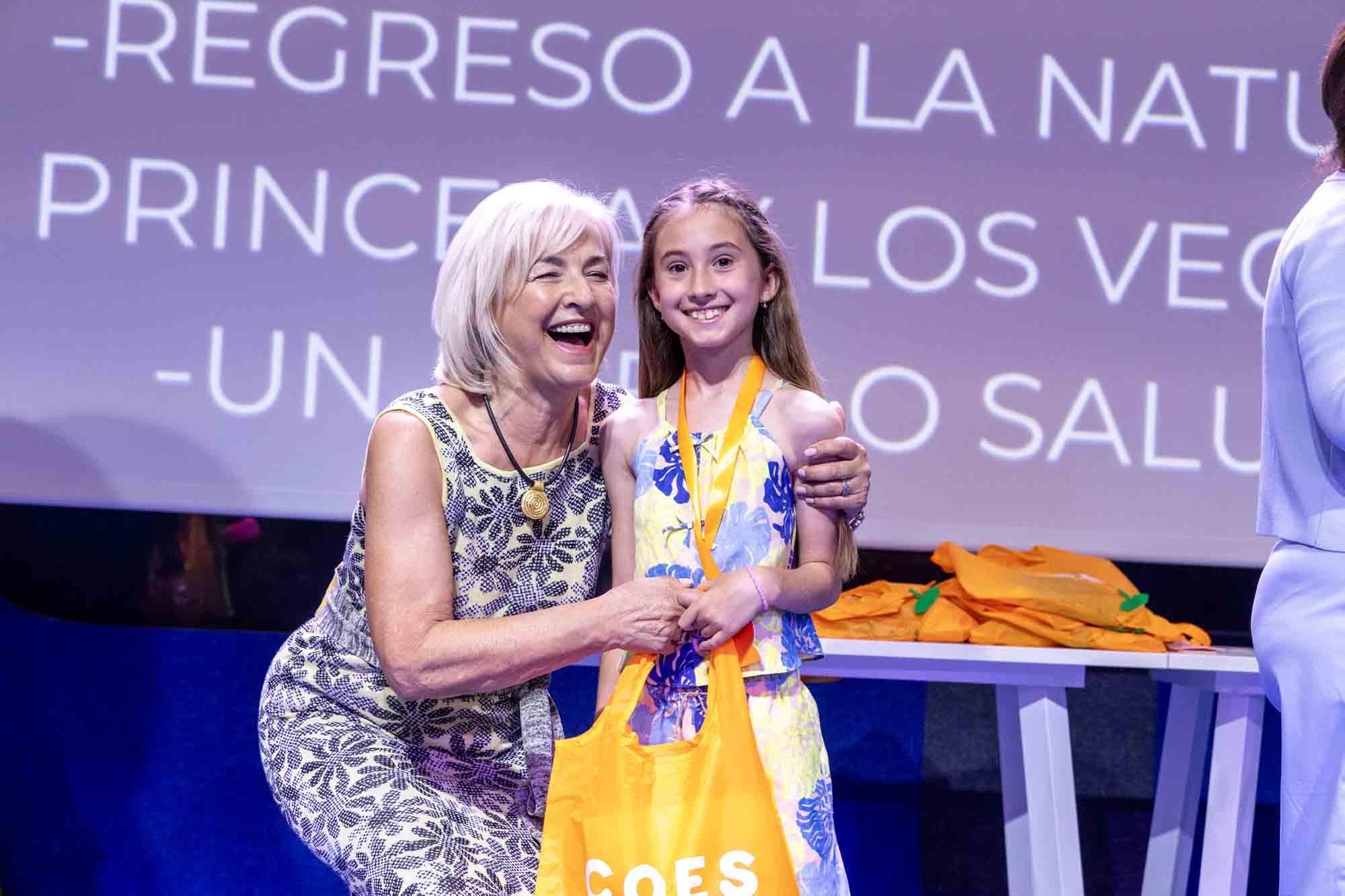 Entrega de premios del concurso infantil de relatos cortos "Cuéntame un cuento para comer" en el Club INFORMACIÓN organizado por COES