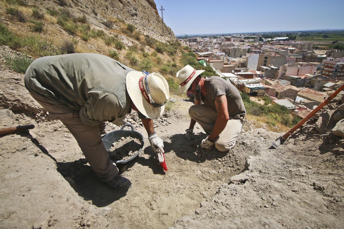 Trabajos de prospección arqueológica en el asentamiento de la Edad del Bronce en 2017