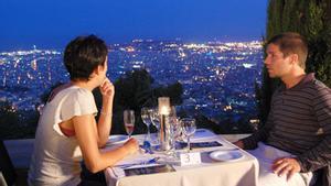 L’Observatori Fabra obre les portes un any més per disfrutar de les nits d’estiu combinant gastronomia i ciència.