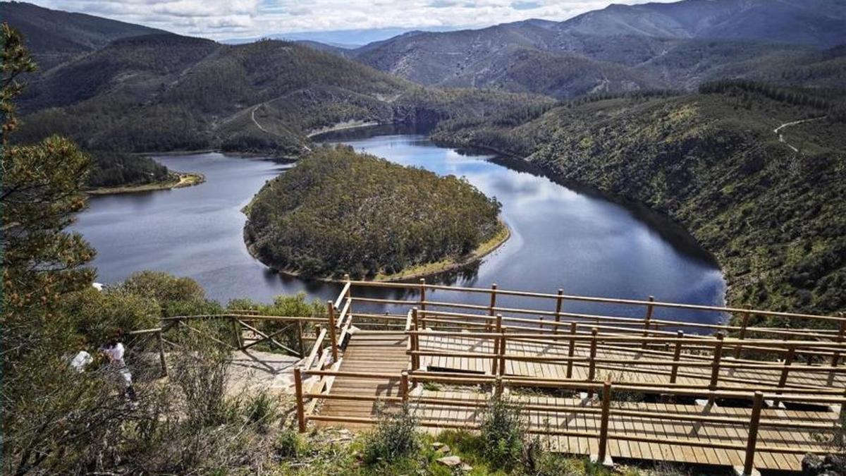 La fotografía del mirador del Meandro del Melero, del emeritense Juan Borrego, ganadora de la primera edición.