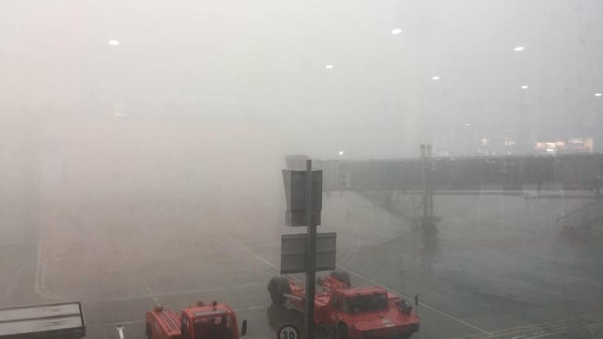 Aeropuerto de Peinador, esta mañana.