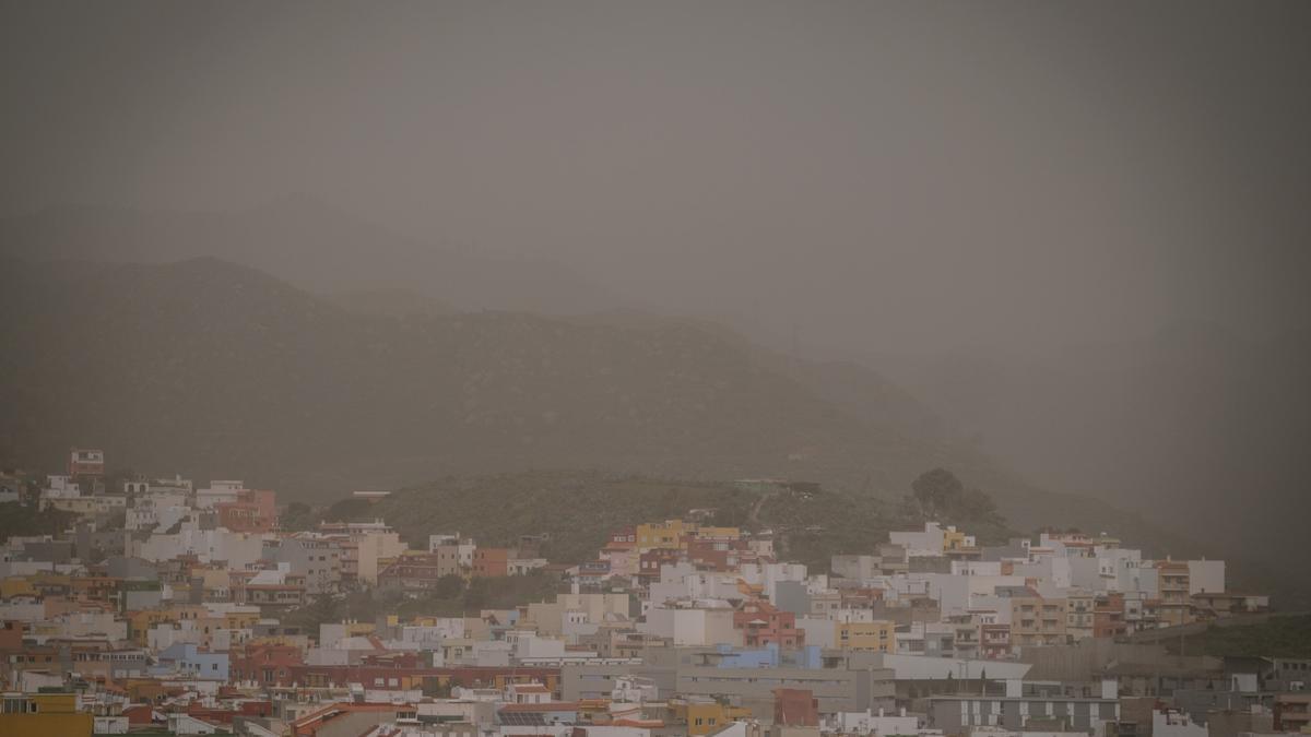Uno de los últimos episodios de calima de este invierno en Tenerife.