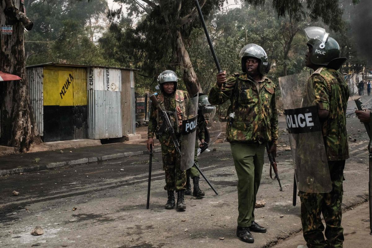 Protesta masiva convocada por el líder de la oposición Raila Odinga, afirma que le robaron las últimas elecciones presidenciales de Kenia y culpa al gobierno por el aumento del costo de vida en Nairobi.