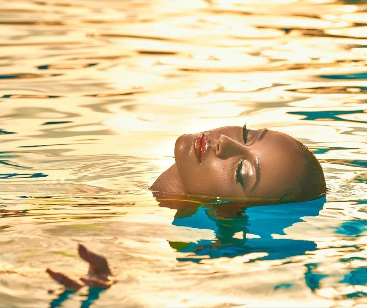 La model Selita Ebanks