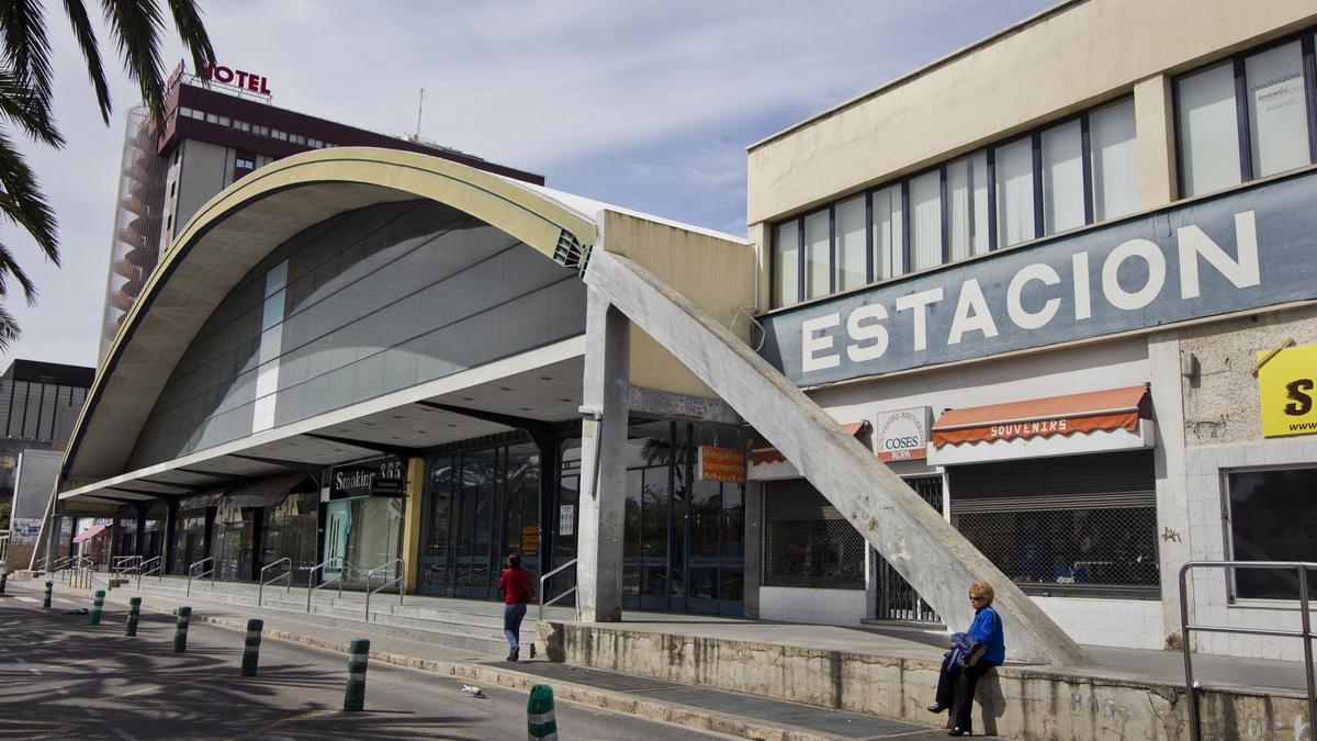 Imagen de la fachada de la estación de autobuses de València.