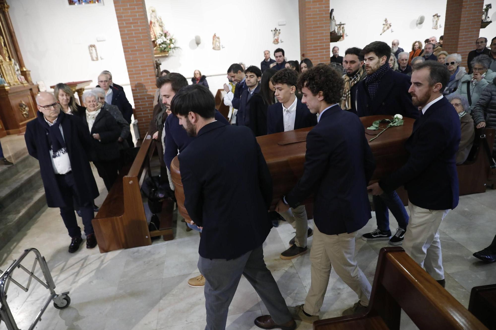 El funeral por Roberto Entrialgo, exdirectivo y precursor de la mejor época del Sporting, en imágenes