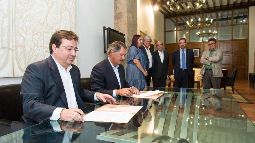 La Junta y Acciona firman un protocolo para hacer de Extremadura un &quot;referente mundial&quot; en biomasa