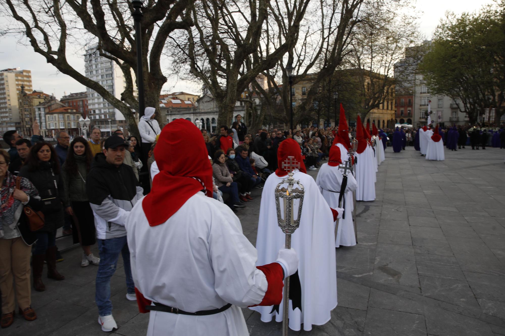 En imágenes: Procesión del Santo Entierro del Viernes Santo en Gijón