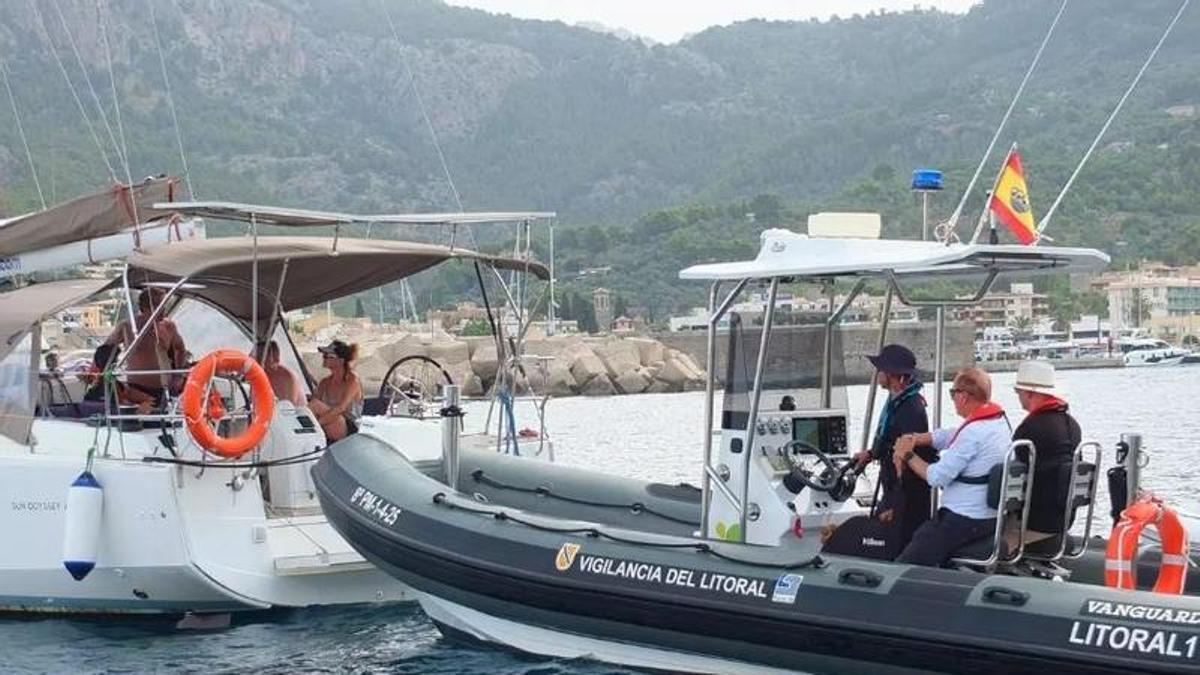 Die Kontrolleure in der Bucht von Port de Sóller.