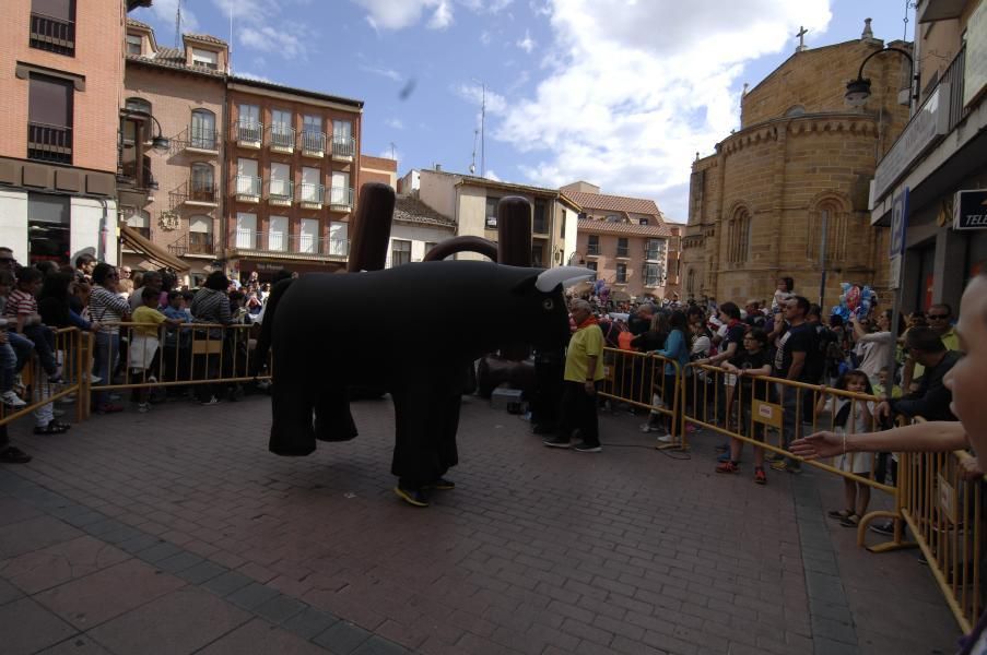 Los toros hinchables llenaron las calles