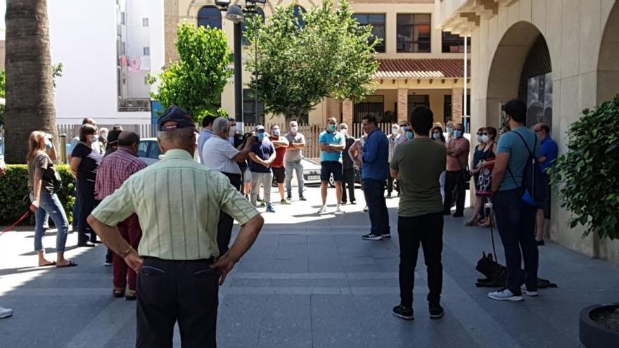 Sant Joan cede a la presión de los hosteleros y permite duplicar las terrazas a partir del lunes