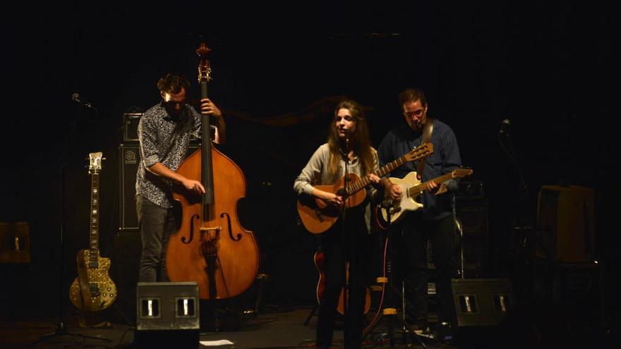 La artista portuguesa Luísa Sobral actuó anoche en el Cartagena Jazz Festival.