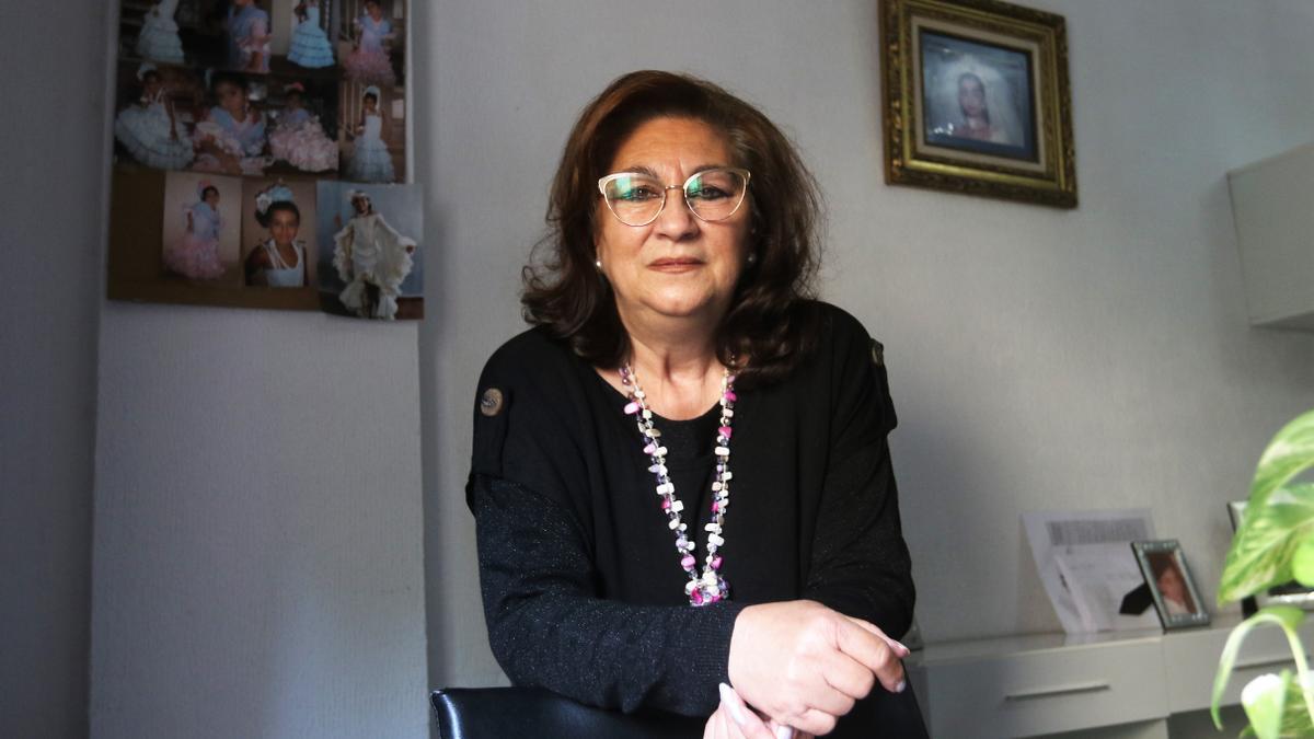 Josefa Heredia, divorciada desde hace 12 años, anima a sus nietos a estudiar para mejorar su futuro.