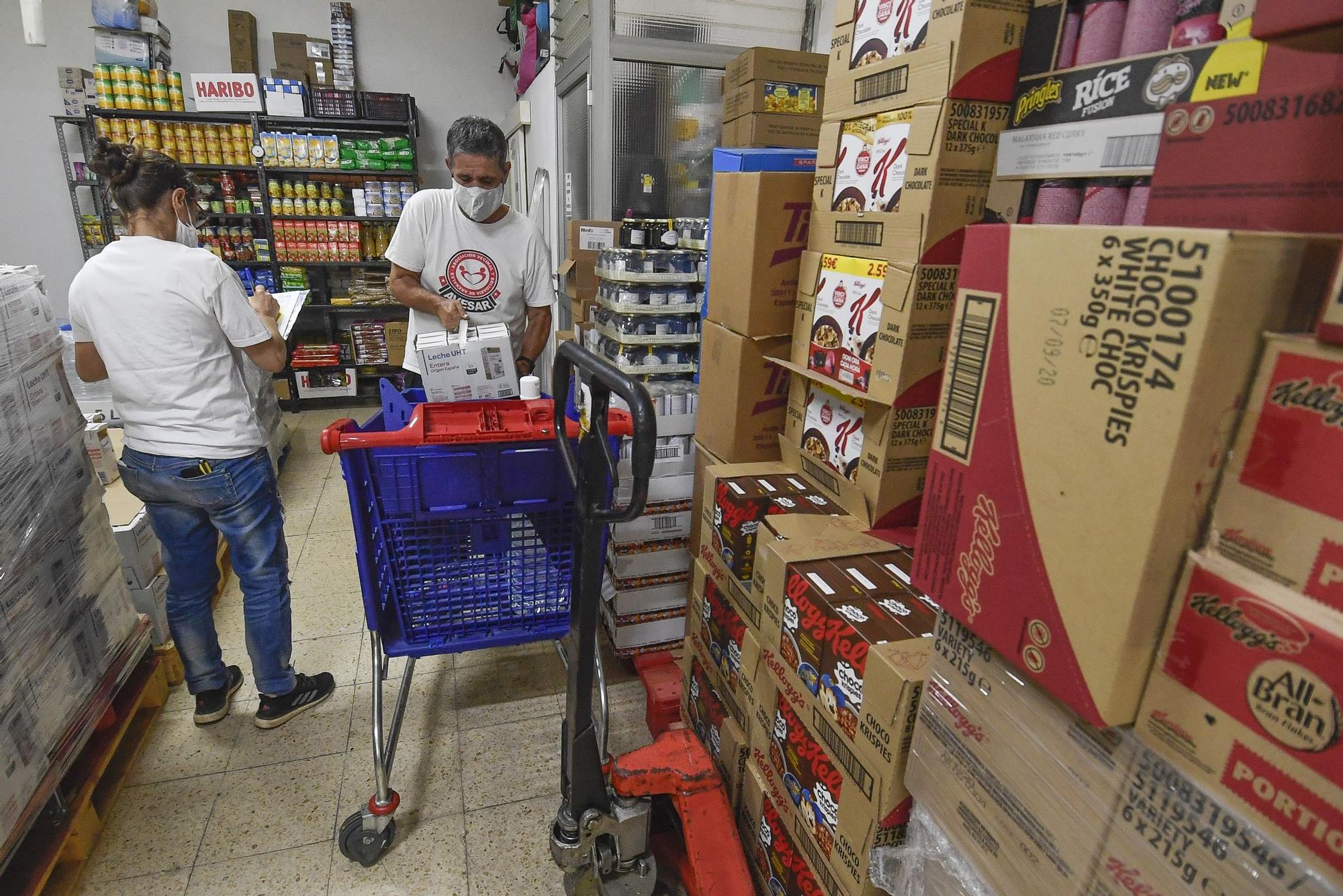 Avesar inicia una recogida de alimentos solidaria en Arenales