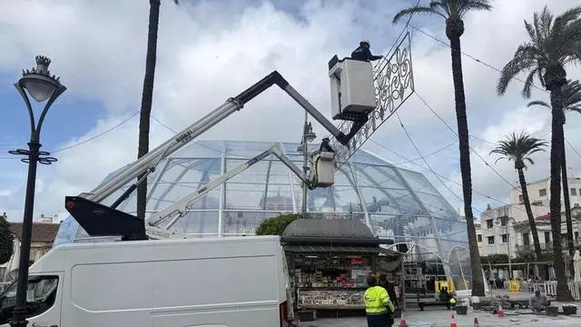 Vídeo | Montaje de la carpa del Carnaval Romano de Mérida