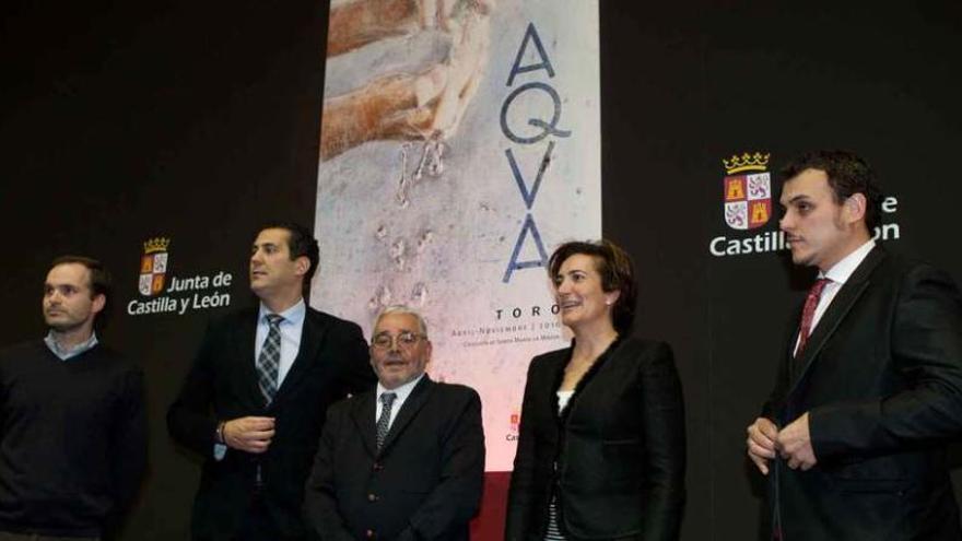 De izquierda a derecha: Eduardo Palacios (autor del cartel), Alberto Castro, Gonzalo Jiménez, Josefa García Cirac y Tomás del Bien.