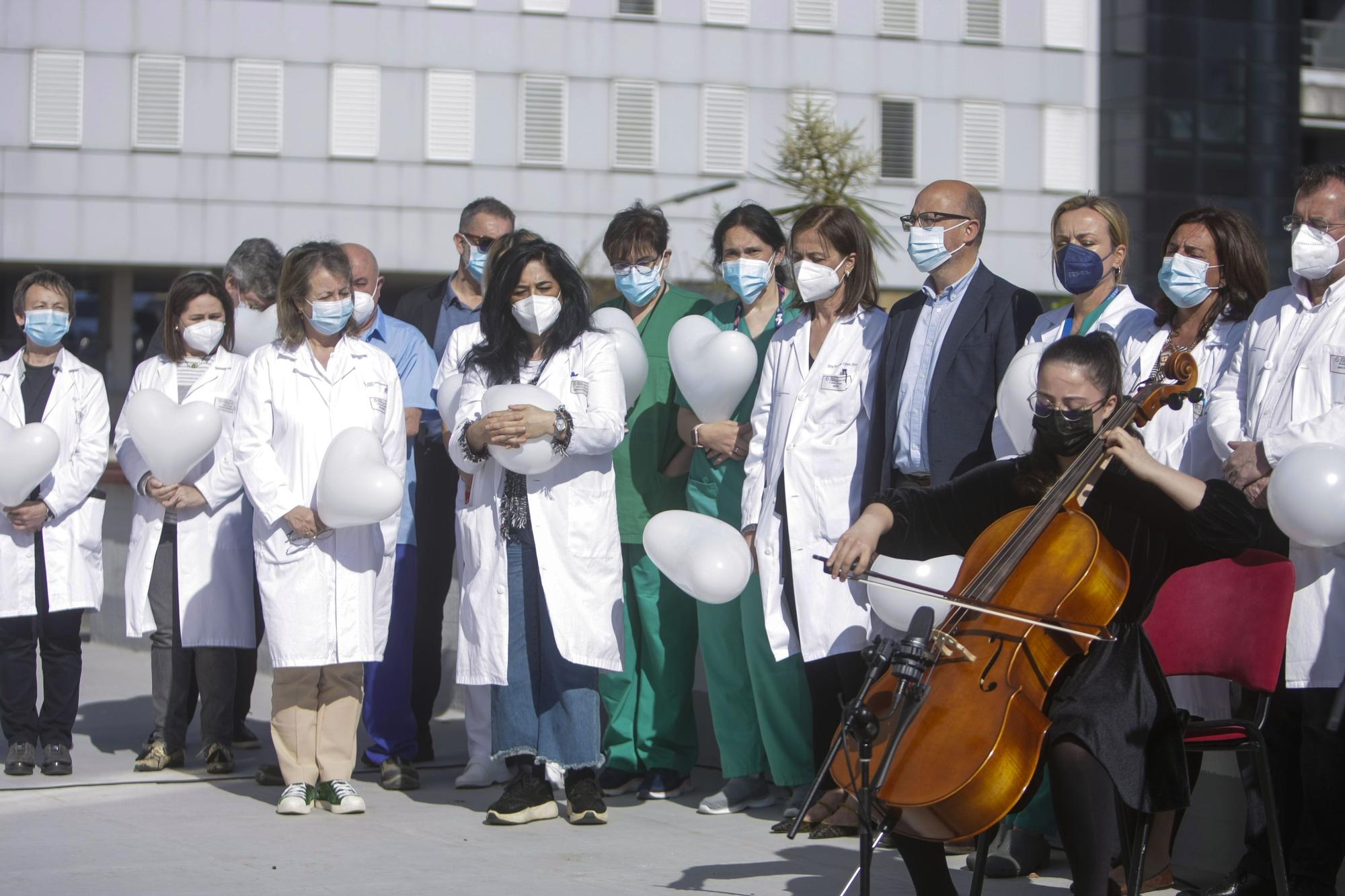 Homenaje de sanitarios a pacientes Covid y a sus familiares