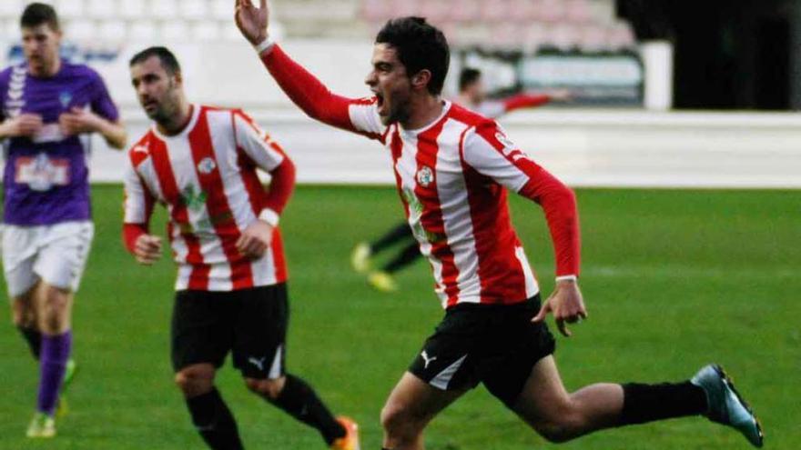 David Álvarez celebra su gol, el primero de la tarde, ayer.