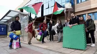 Primera noche de encierro de un grupo estudiantes en la Universidad de León en apoyo al pueblo palestino