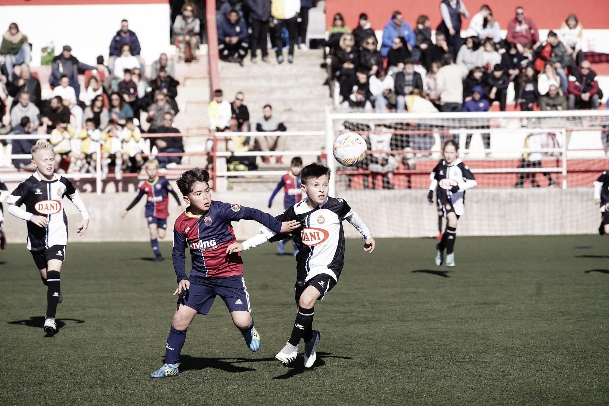 Imatges de la desena edició del torneig Ciutat de Berga de futbol-7 benjamí