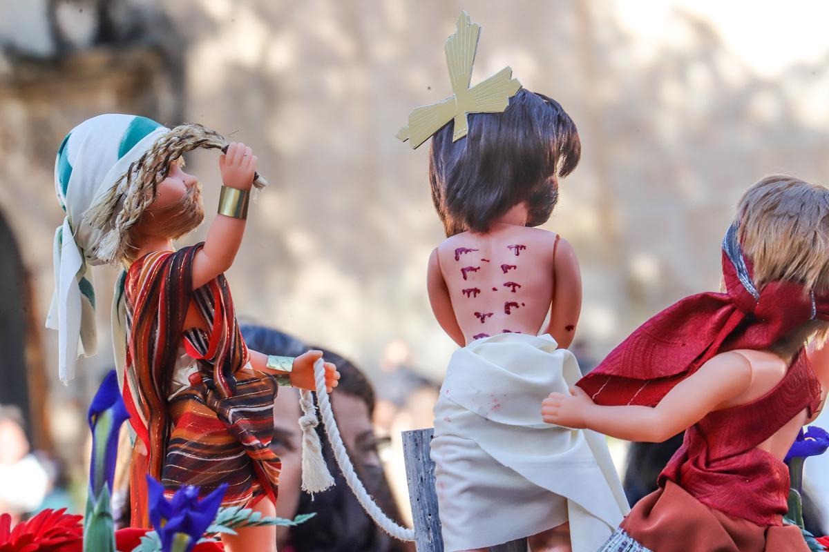 Procesión de los alumnos del colegio Nuestra Señora del Carmen de Orihuela