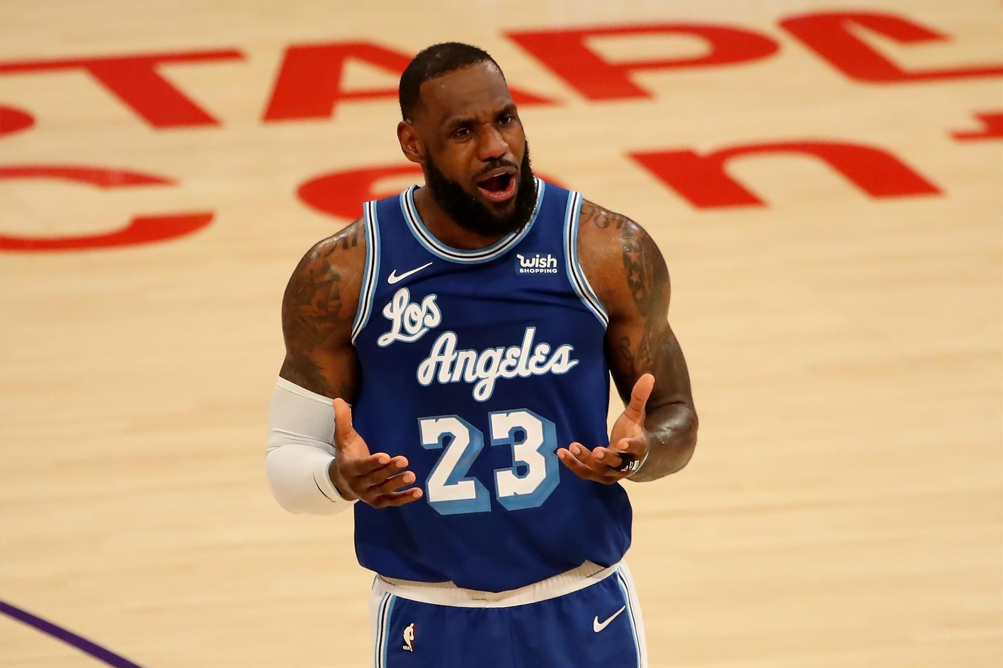 Los Lakers de LeBron se vieron superados