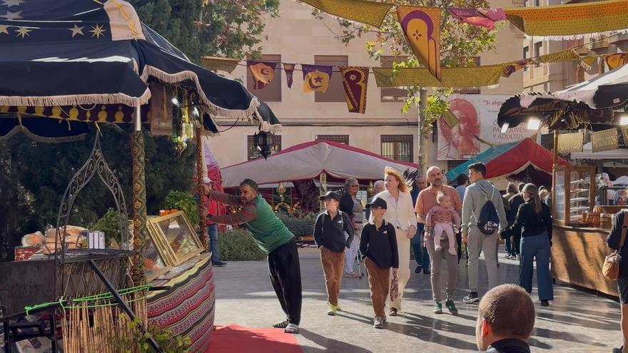 Rachas de viento que enturbian el Mercado Medieval de Elche
